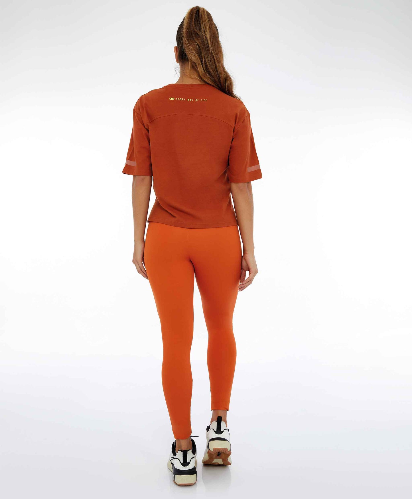 CANNES - GSTAAD sports t-shirt with fitted cut and elongated racer-style back