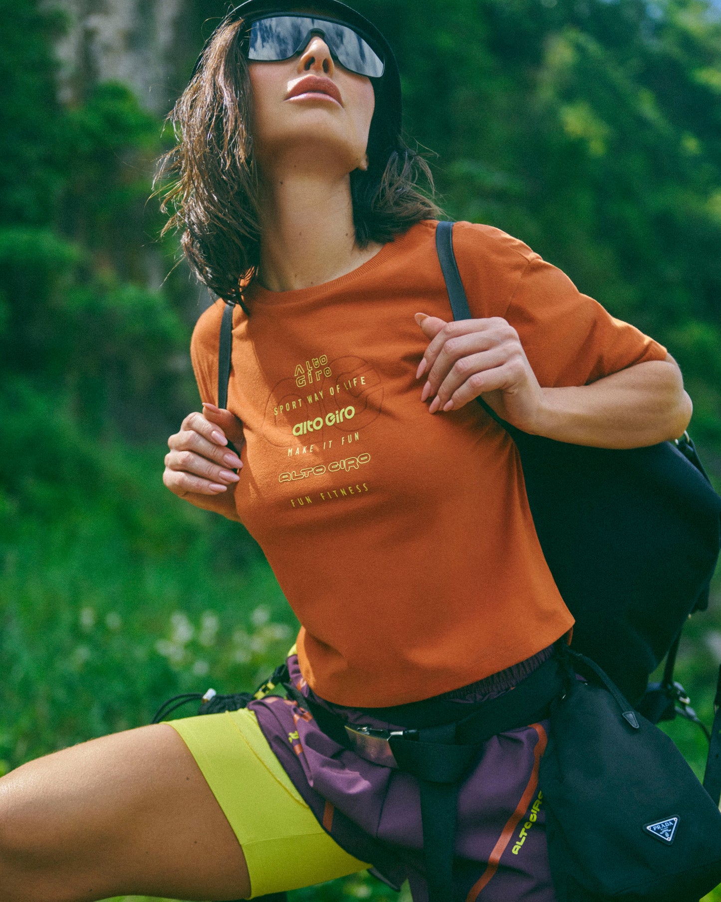 CANNES - Спортивная футболка GSTAAD приталенного кроя и удлиненной спиной в стиле гонщицы